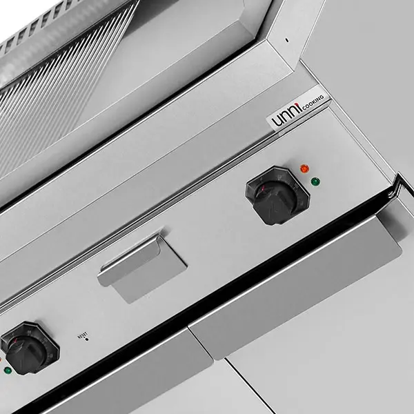 Bak-/Grillplaat | 700 SERIE | Elektrisch | Glad/Gegroefd Oppervlak 740x565 (RVS) | 100°C/300°C | 9kW (400V) | Gesloten Onderkast | 800x700x850/900(h)mm