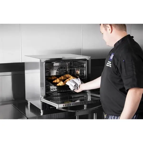 Heteluchtoven | 4 Niveaus (2/3 GN) | Elektrisch | 70°C/250°C | 2.8kW (230V) | Bevochtiging (Handmatig) | 610x641x580(h)mm