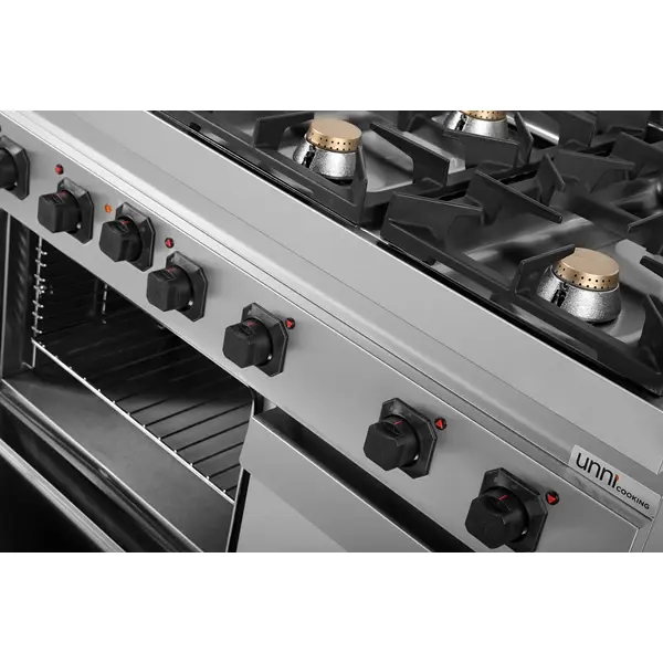 Fornuis + Oven | 700 SERIE | Gas | 6 Branders (4x 6.5kW, 2x 9kW) + 1/1 GN Oven (3.8kW - 400V) | Waakvlam | Neutraal Vak | 1200x700x850/900(h)mm