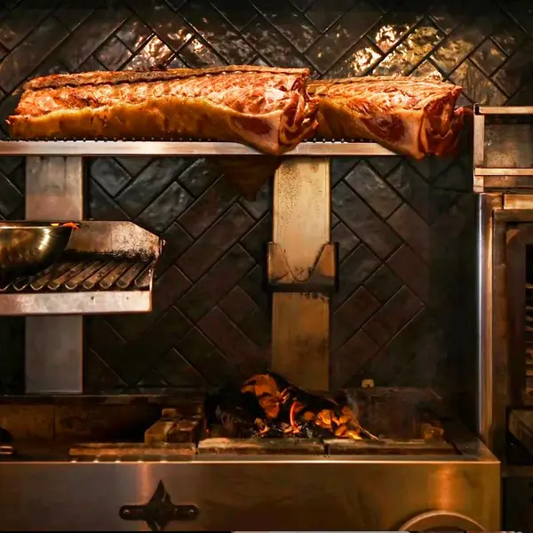 In-/Opbouw Houtskoolgrill | PARRILLA BI | Oppervlak 1500x620 | Verstelbare Grillhoogte/-Hoek | 1800x760x980(h)mm