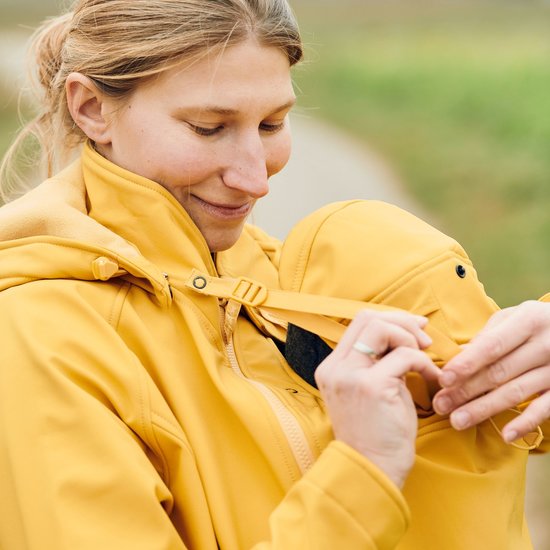 Mamalila Mamalila Softshell Babywearing Jacket Allrounder - Mustard