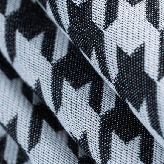 LennyLamb LennyLamb draagdoek - Pata de Gallo Pixels (katoen/zijde/bamboe)