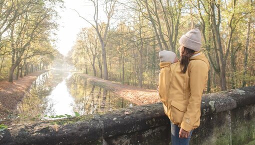 Ikdraag.nl houdt jou en je kindje warm en droog met het grootste assortiment aan draagjassen en draagcovers.
