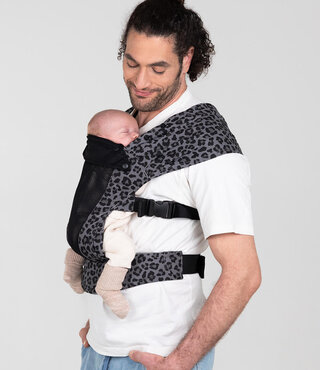 IZMI Breeze Baby Carrier Draagzak - Leopard Grey