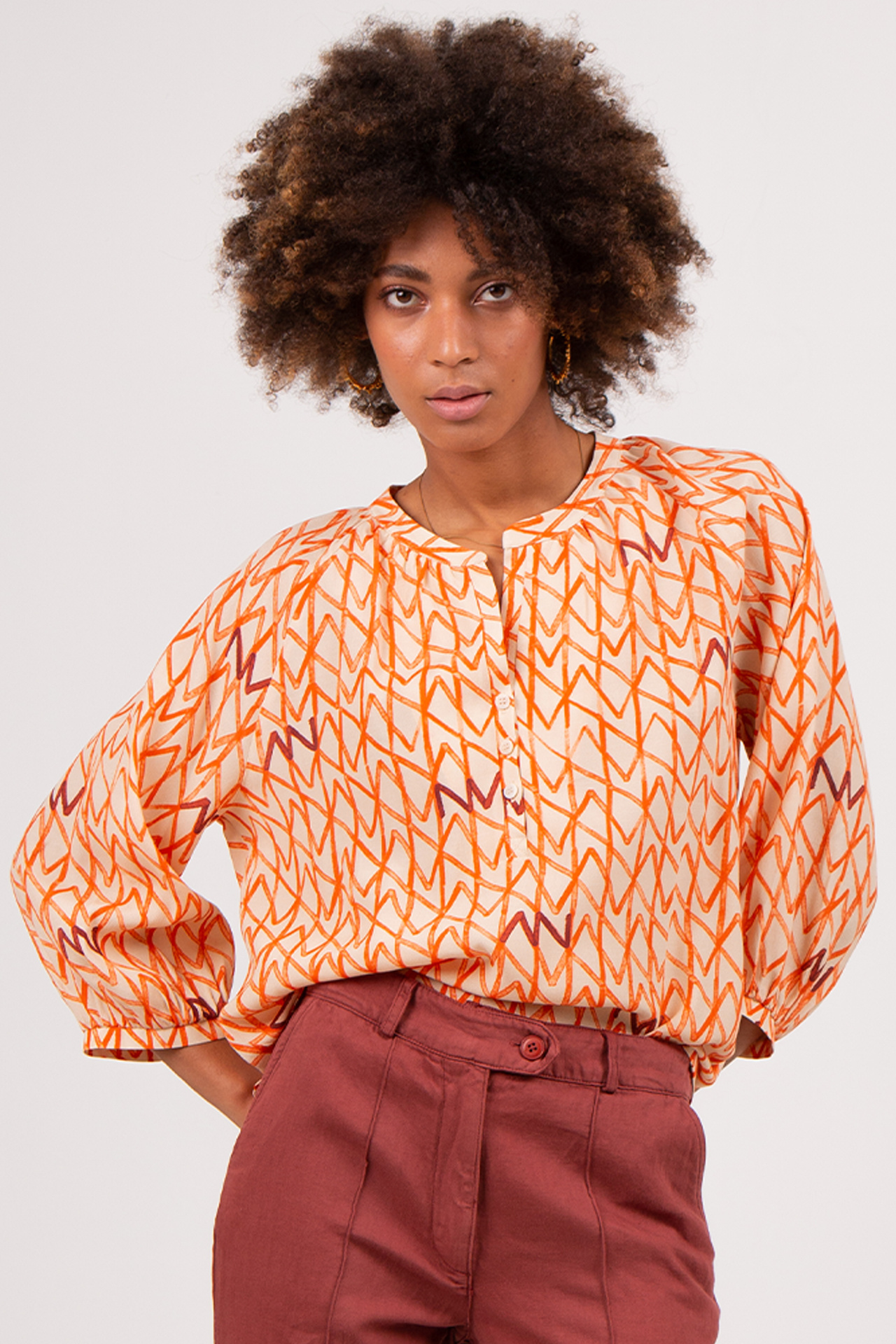 Kloppen Shuraba inhoudsopgave Zus blouse in oranje monogram - Nathalie Vleeschouwer
