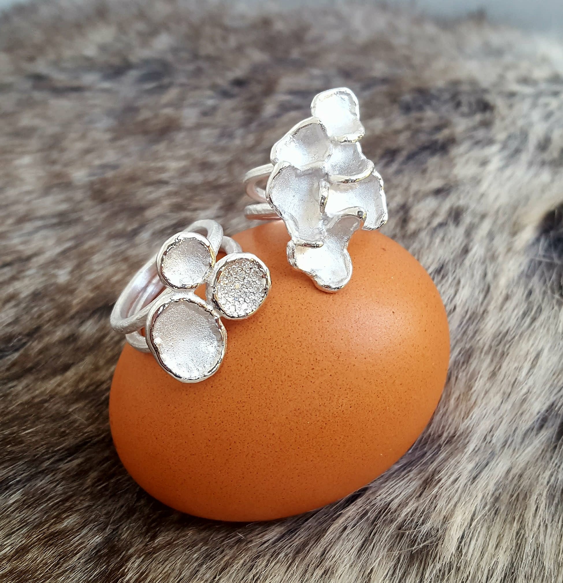 Ring Mathisse by Stevigny R14/746-58 Zilver (rechts op foto)