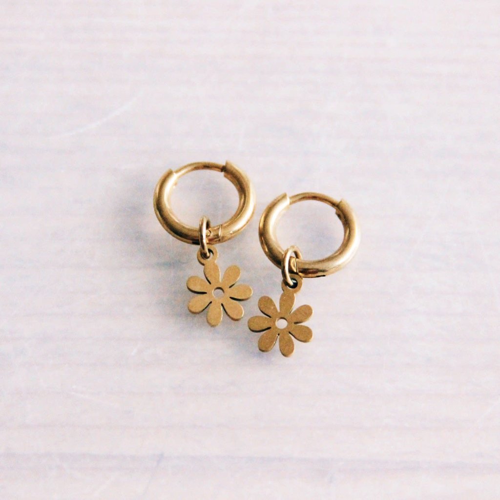 Bazou Bazou: Stainless steel hoop earrings with daisy flower - gold