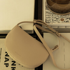 Monk & Anna Monk & anna: Farou shoulder bag | flowing thoughts | sand