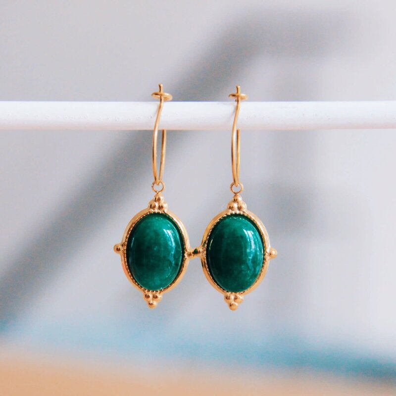 Bazou Bazou: Fine stainless steel earring with oval emerald pendant - gold