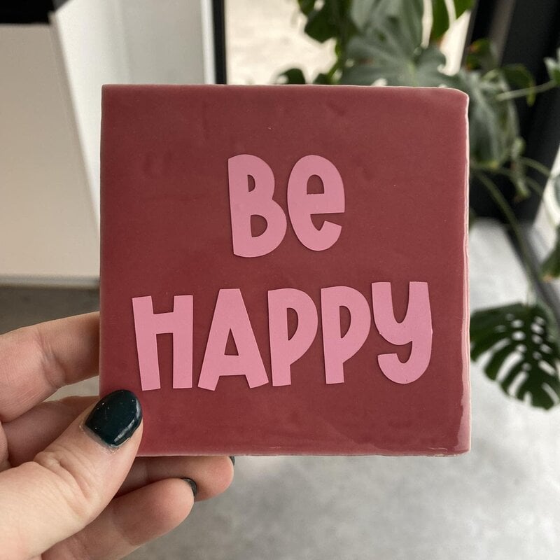 Vijf Conceptstore VCS: tegeltje - Be happy