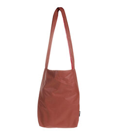 Tinne + Mia tinne + mia cross: Feel good bag - red wood | Joie de Vivre