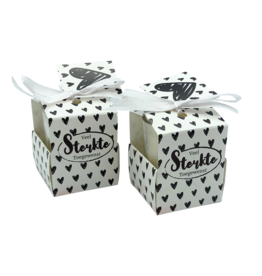 SilliBeads Sillibeads: Wenskaarsje Met Bedeltje Black & White – “Veel Sterkte”