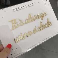 Goegezegd Goegezegd: muursticker goud - It's always wine o'clock