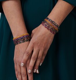 Biba Biba: armbandje op elastiek fijne pareltjes