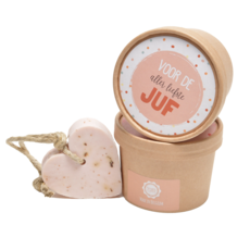 Soap & Gifts BV Soap & gifts:  Soap in a bowl met hartzeep " Voor de allerliefste Juf"