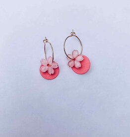 le marché sucré Le marché sucré: oorbellen - creool bloemetje - roze en goud