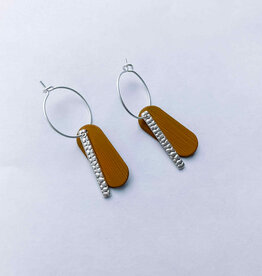 le marché sucré Le marché sucré: oorbellen zilver en camel