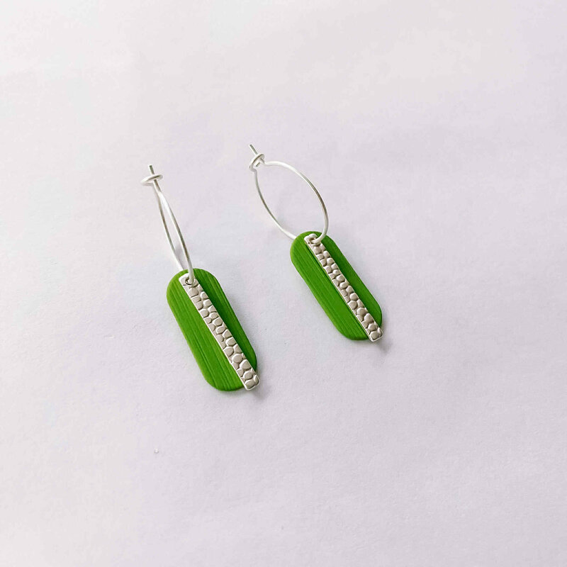 le marché sucré Le marché sucré: oorbellen zilver en grasgroen