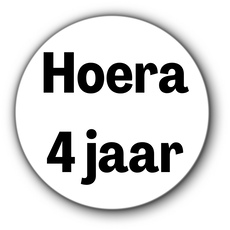 5 ronde naamstickers - Hoera + cijfer + jaar