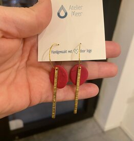 Atelier Meer Atelier Meer: oorbellen - MIA klei & messing - goud + framboos