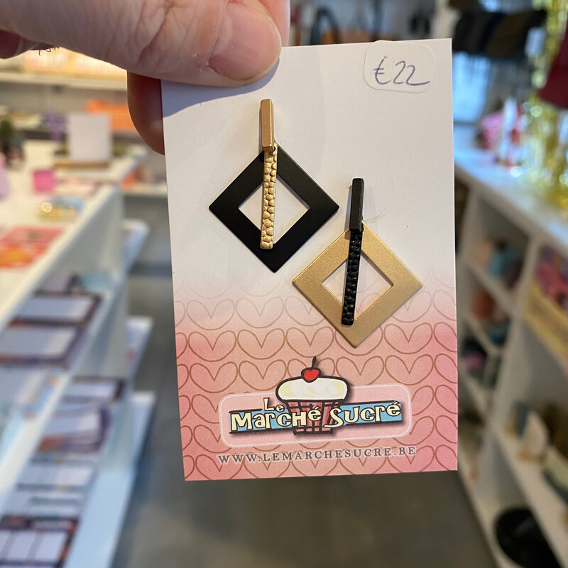 le marché sucré Le marché sucré: oorbellen stekers assymetrisch - goud + zwart