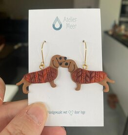 Atelier Meer Atelier Meer: TECKEL klei oorbellen hangers