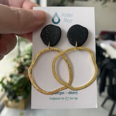 Atelier Meer Atelier Meer: AM - ISLA oorbellen stekers messing  & klei