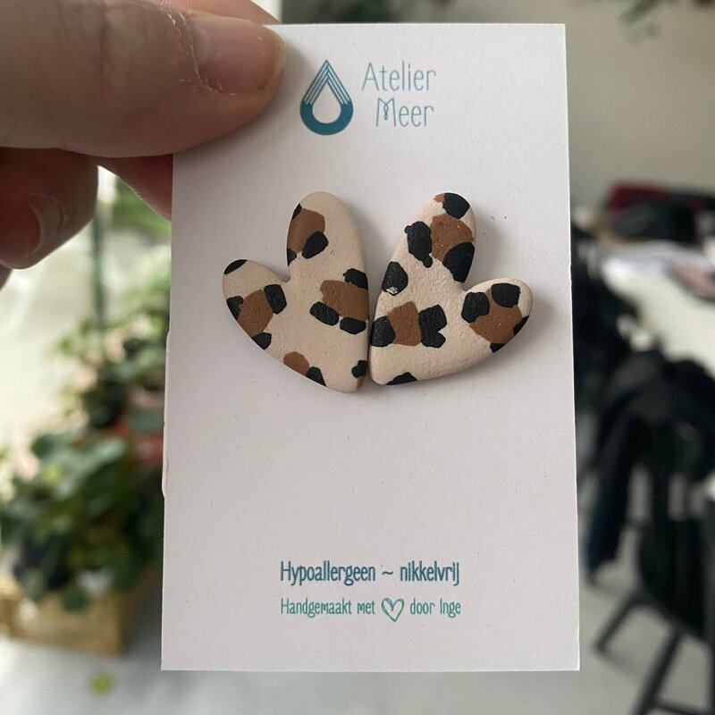 Atelier Meer Atelier Meer: LOVA XL  oorbellen stekers klei