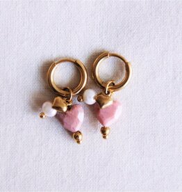 Bazou Bazou: oorbellen - RVS oorringen met edelsteenhart, minihart en parels - oudroze