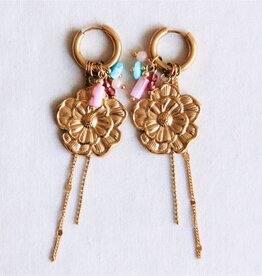 Bazou Bazou: oorbellen - RVS oorring met bloem, kettingen en gekleurd cluster - roze/mint