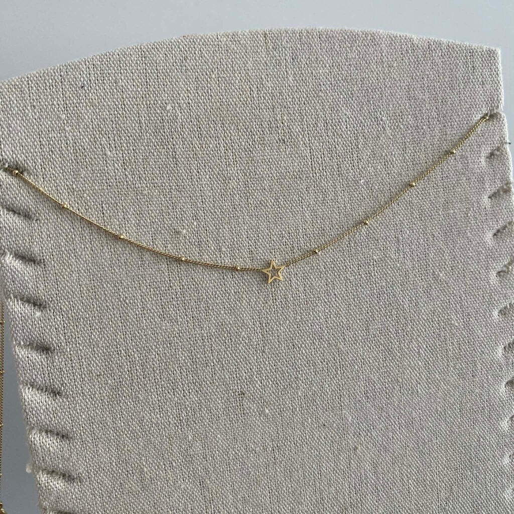 Yehwang Yehwang: Ketting met hangertje - stainless steel goud - sterretje open