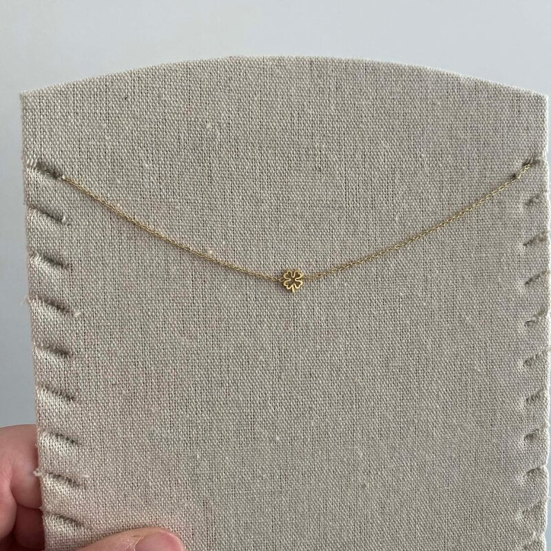 Yehwang Yehwang: Ketting met hangertje - stainless steel goud - klavertje open