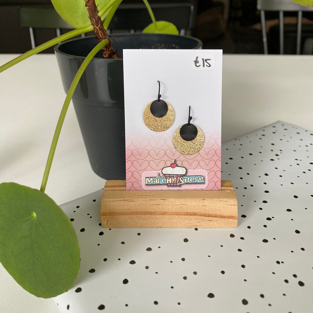 le marché sucré Le marché sucré: oorbellen - zwart hangertje + goud