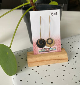 le marché sucré Le marché sucré:  oorbellen - goud + zwart