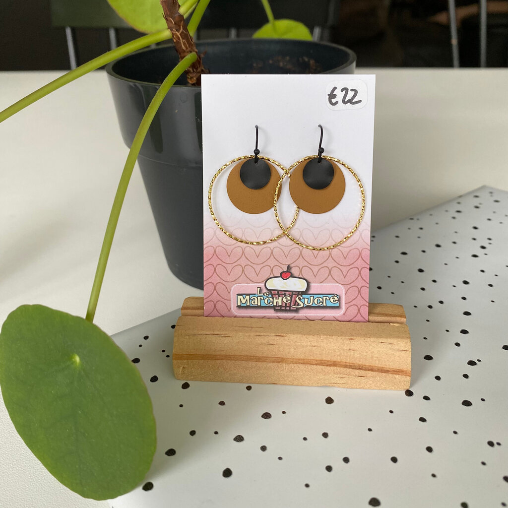 le marché sucré Le marché sucré: oorbellen  - goud + camel en zwart