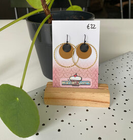 le marché sucré Le marché sucré: oorbellen  - goud + camel en zwart