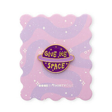 Betaalbare kralen BK: Pin - "Give me space" op kaartje