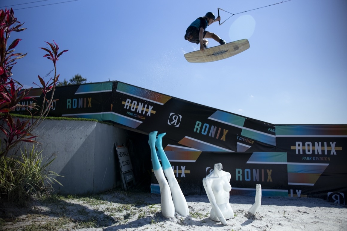Atmos Wakeboard 2022