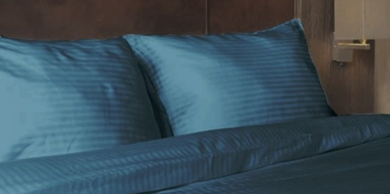 Beau Maison Kussensloop Hotel Line Blauw - 60x70cm 2 stuks met ritssluiting Beau Maison Kussensloop Hotel Line Blauw - 60x70cm 2 stuks met ritssluiting