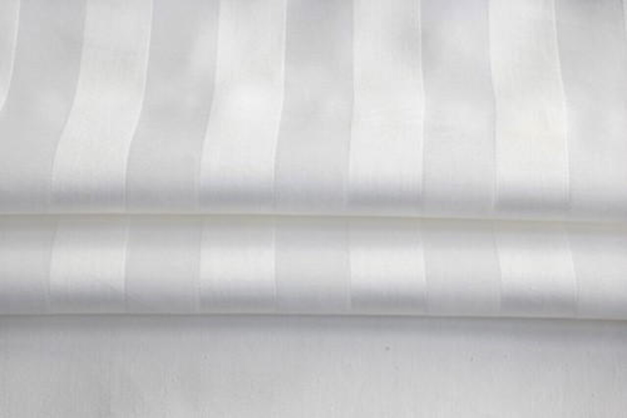 Stock Hotelleinen-Baumwollsatin, breiter Streifen, 27 mm Stock Hotelleinen-Baumwollsatin, breiter Streifen, 27 mm