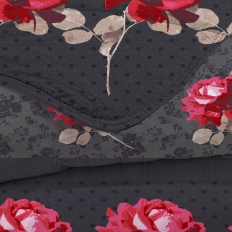 Beau Maison Roses Black Red Kant en Klaar Dekbed / Dekbed Zonder Overtrek Beau Maison Roses Black Red Kant en Klaar Dekbed / Dekbed Zonder Overtrek