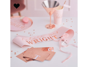 Sjerp Future Mrs met letter stickers Blush Hen Ginger Ray