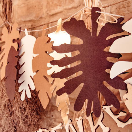 Slinger tropical leaves nude (2M)