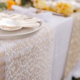 Tafelloper broderie madeliefjes (3M) Daisy Party