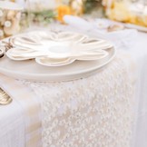 Tafelloper broderie madeliefjes (3M) Daisy Party