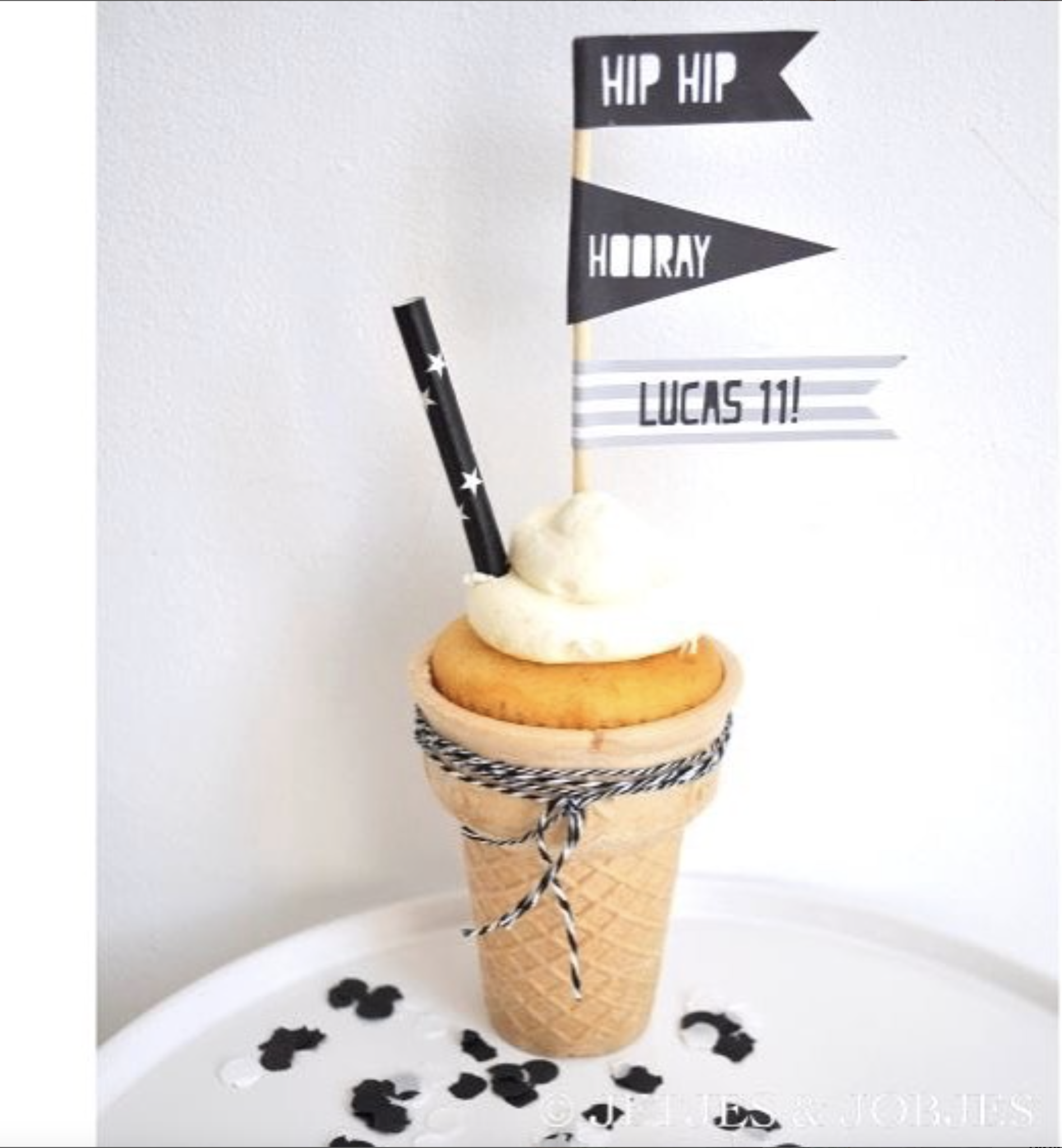 Hip hip hooray cupcake topper - Direct Download
