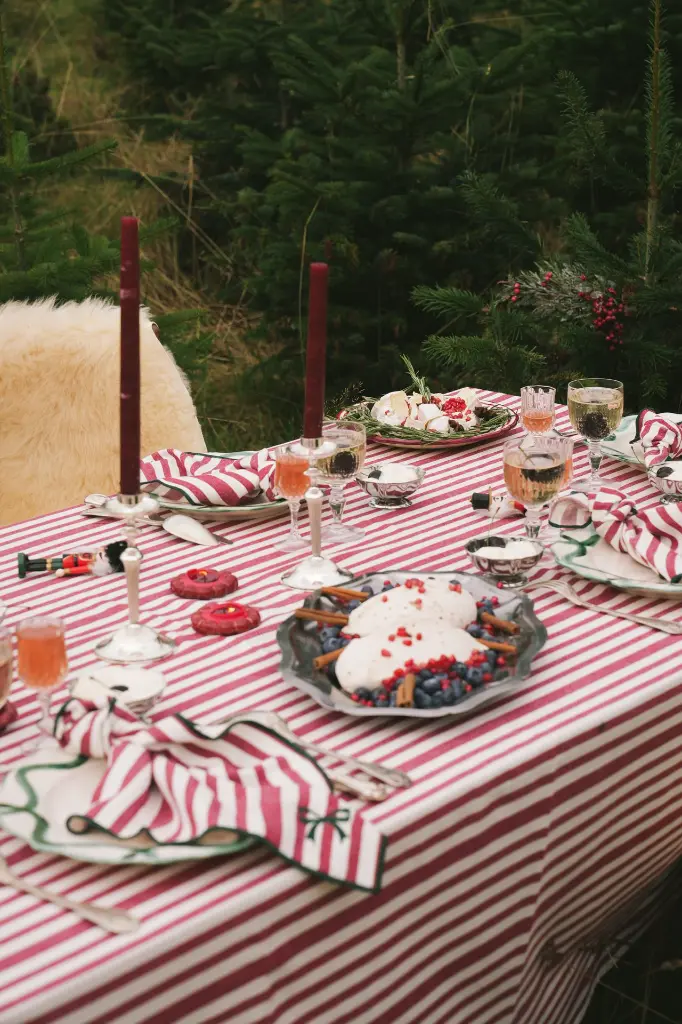 Tafelkleed Noëline Burgundy (170 x 250 cm) - Maison Dinette