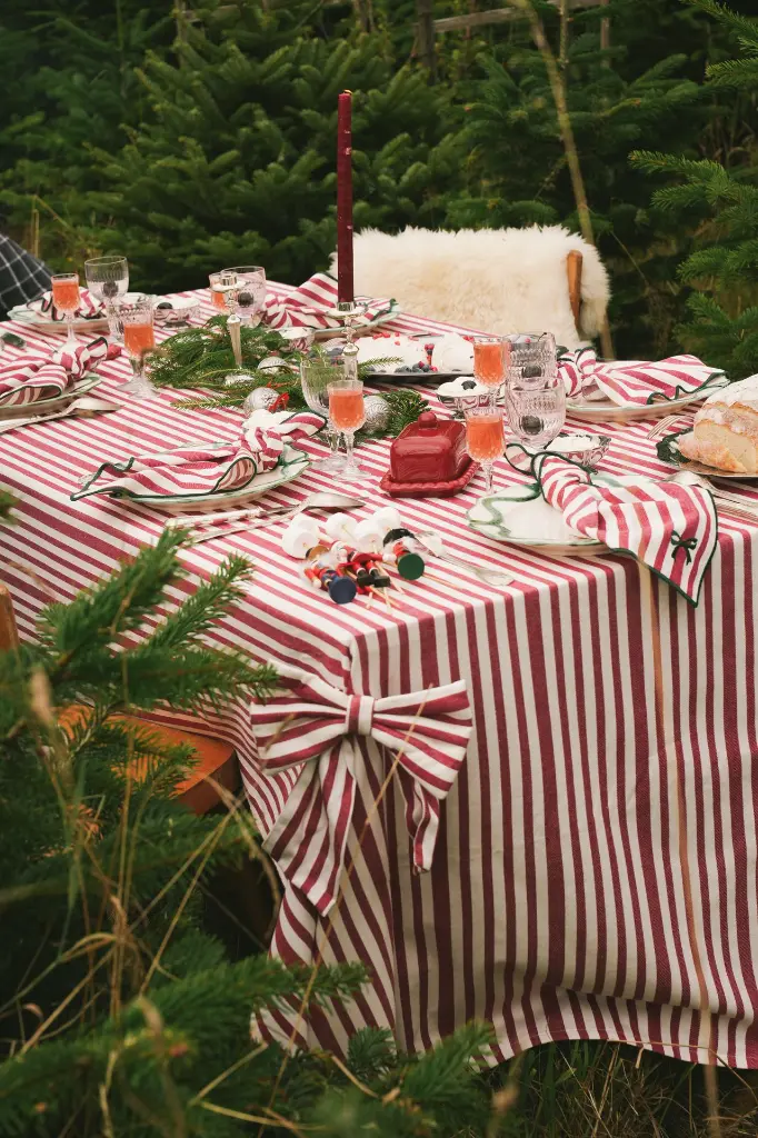 Tafelkleed Noëline Burgundy (170 x 250 cm) - Maison Dinette