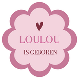 Geboorte raamsticker met naam Blush Bloom, roze bloemvormige sticker met hartje en tekst is geboren