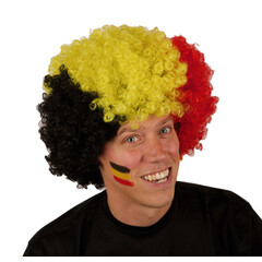 Pruik krul zwart-geel-rood DOOS 201